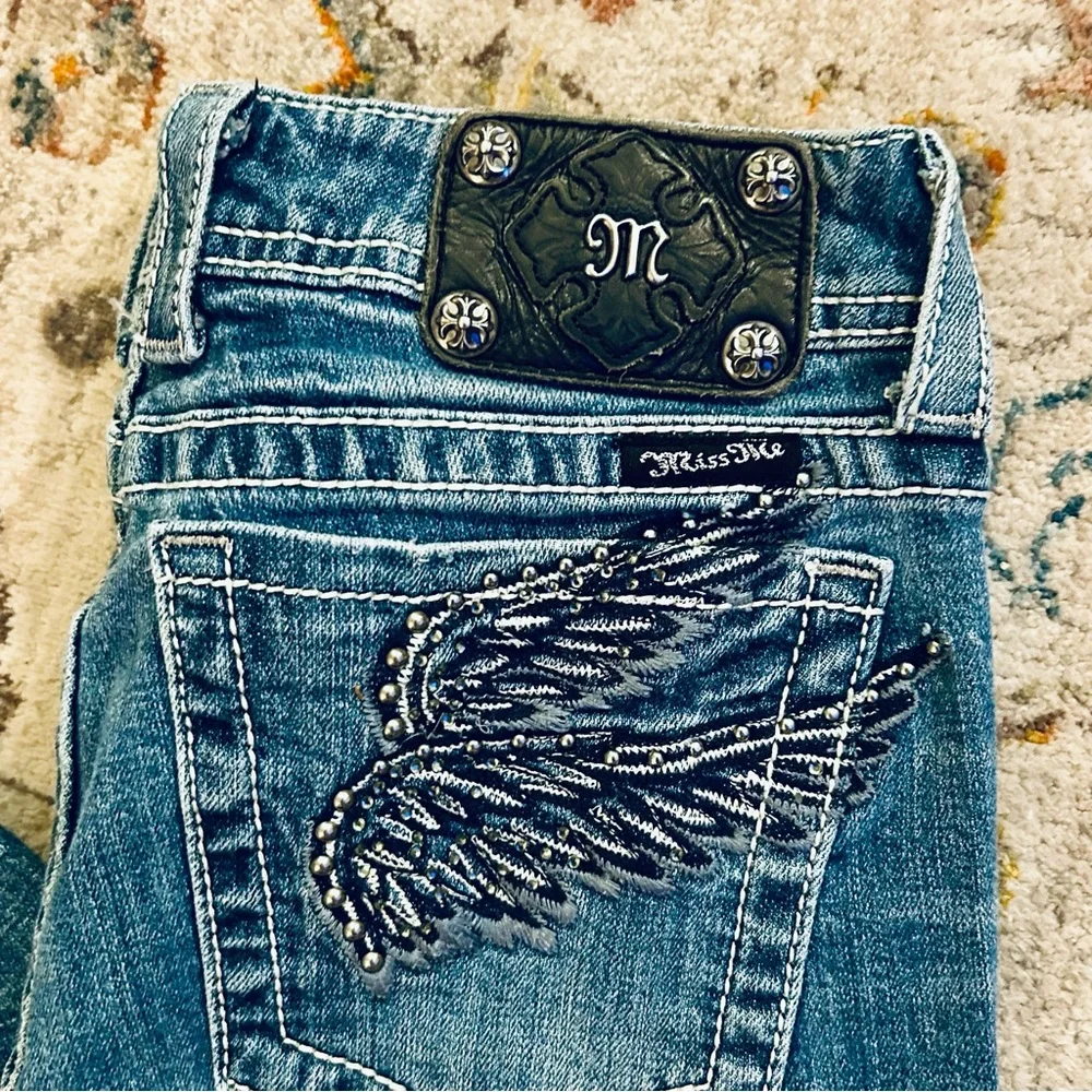 Miss Me Capris with Wing Pocket Detail - Picture 9 of 10